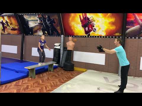 Видео: Падение с неустойчивой опоры с предметом или от предмета