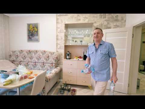 Видео: Чуть не СБИЛ САМОКАТЧИК! Пошли с Михалычем в магазин! 