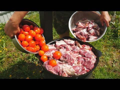 Видео: ЦЕЛЫЙ БАРАШЕК ТОМЛЕНЫЙ В ТОМАТАХ В КАЗАНЕ НА КОСТРЕ