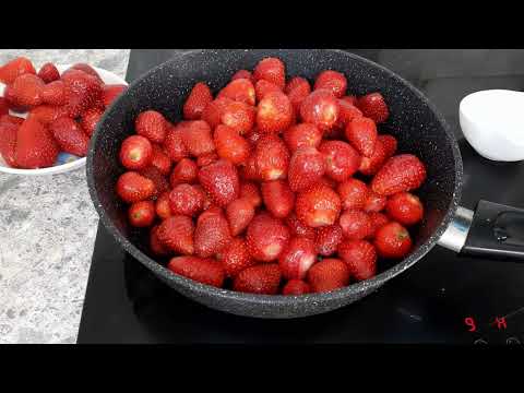 Видео: А ВЫ ЖАРИТЕ КЛУБНИКУ?ЛЮБИМЫЙ РЕЦЕПТ КЛУБНИЧНОГО ВАРЕНЬЯ.