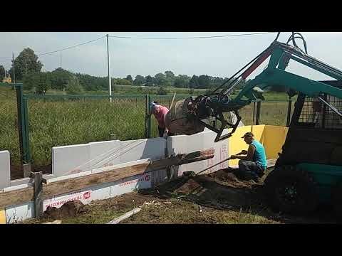 Видео: Пум 500 на работе с бетономешалкой!