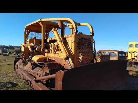 Видео: Заведётся ли? Бульдозер 46A D8H