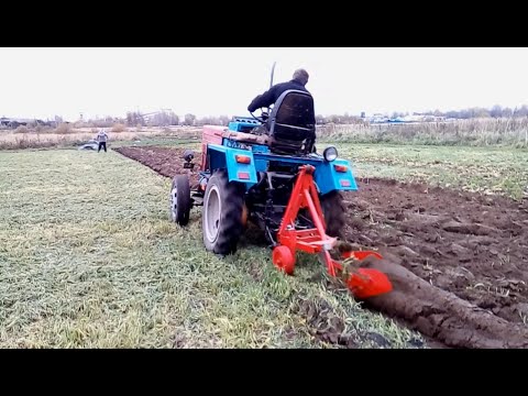 Видео: Пахота в свал 🚜 самодельным трактором Mercedes плуг 2х30 #homemade_tractor
