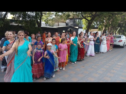 Видео: Харинама в Анапе с участием ЕМ Адираса прабху. 4 июня 2022 г.
