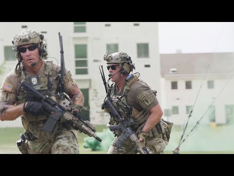 Видео: Демонстрация армейских рейнджеров, «зелёных беретов» и сил специального назначения в Форт-Брэгге,...