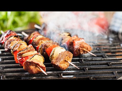 Видео: Сочный шашлык из свиного балыка