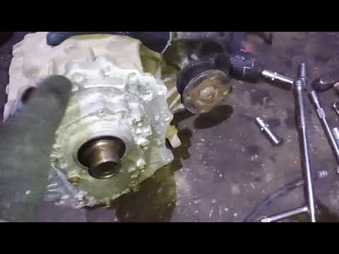 Видео: Вот так выглядит Растянута цепь раздатки Nissan Terrano WD21, R20, R50, когда уже проскакивает.