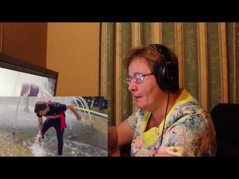 Видео: РЕАКЦИЯ МАМЫ НА [ЧОТКИЙ ПАЦА. Филипп Киркоров - Цвет настроения синий (ПАРОДИЯ)]