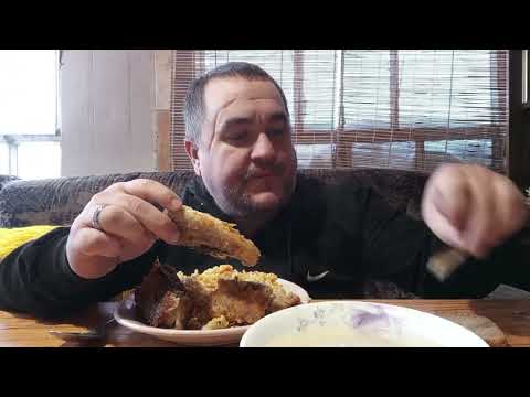 Видео: Обжор - жареная рыба, плов овощной | Мукбанг - суп куриный с лапшой