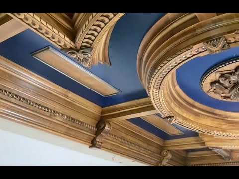 Видео: Монтаж деревянного потолка