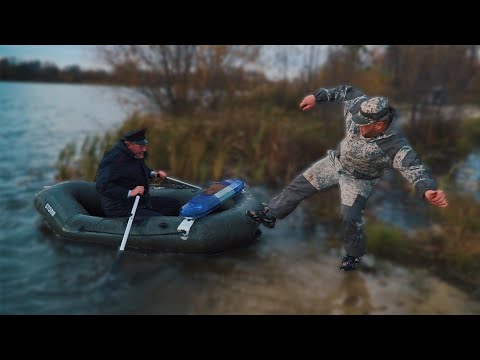 Видео: ДЕРЕВЕНСКИЙ СКРЫВАЕТСЯ ОТ ПОЛИЦЕЙСКОГО НА ЛОДКЕ. Реакция москвича на пойдём отойдём