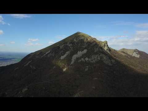 Видео: Гора Бештау полет над скалами
