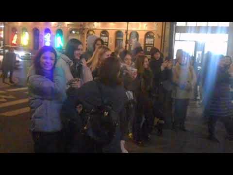 Видео: Уличные музыканты Питер Влад гр. по Себе на Большой Конюшенной 2 ноября ч2 - Ресницы