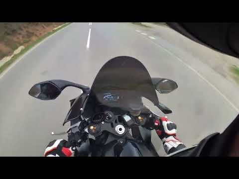 Видео: Битката между Миро и Веско Panigale V4s x2 ,Yamaha r1