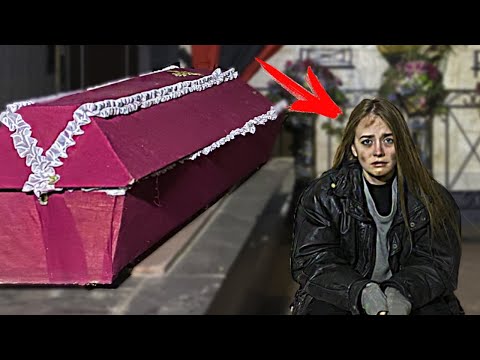 Видео: ВСКРЫЛИ ГРОБ . Нашли девушку которая ЖИВЁТ В МОРГЕ