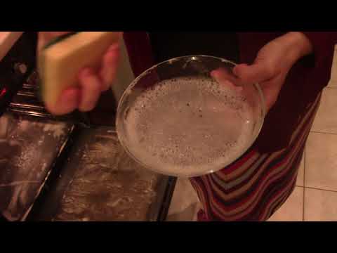 Видео: ЧИСТИМ ДУХОВКУ НАРОДНЫМИ СРЕДСТВАМ\DIY OVEN CLEANER