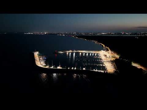 Видео: Нощно пътешествие от пристанище Сарафово към Бургас