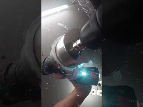 Видео: сверлим отверстие в зеркале или стекле под розетку(под установочную коробку)