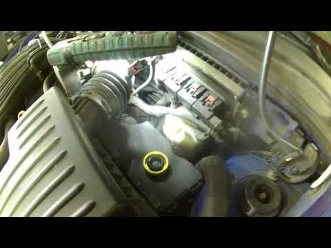 Видео: Замена переднего тормозного суппорта и тормозных колодок на PT Cruiser 2006 года. Установка, снят...