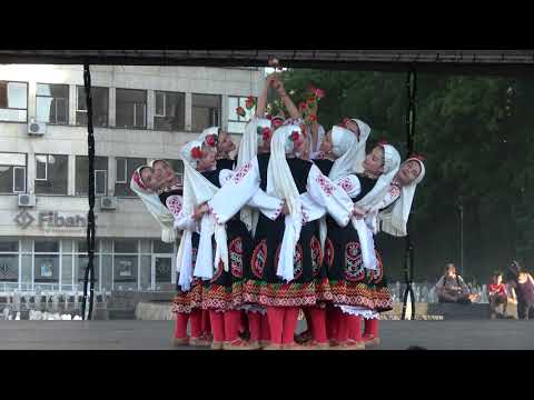 Видео: "В розовата градина" - ДФА "Габровче"