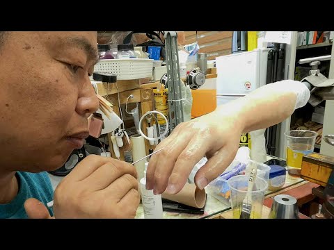 Видео: Процесс создания реалистичного протеза руки. Корейский мастер искусственных рук