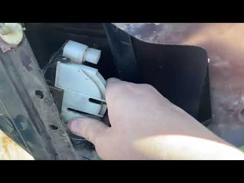 Видео: ПОДРОБНО!!!! Как снять замок двери vw golf 3