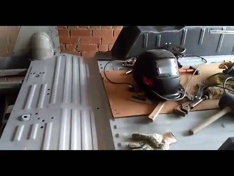Видео: Монтаж средней панели пола и задних крыльев автомобиля УАЗ.  Часть 61.