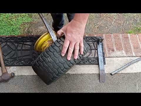 Видео: Как снять и установить новые шины 15x6.00-6 на газонокосилку. #smallenginerepair