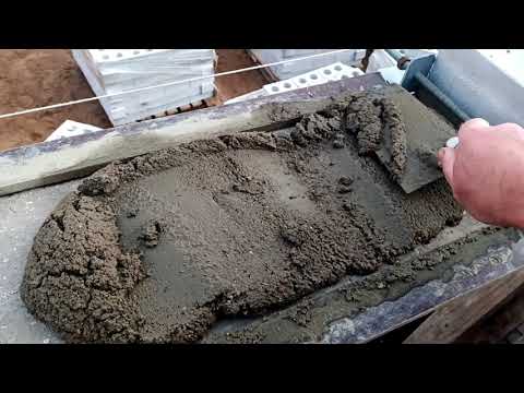 Видео: кладка кирпича с помощью приспособления.