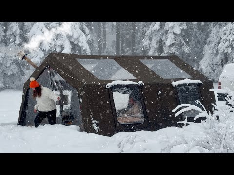 Видео: РОСКОШНЫЙ ПАЛАТОЧНЫЙ ЛАГЕРЬ В ЗАСНЕЖНОМ ЛЕСУ