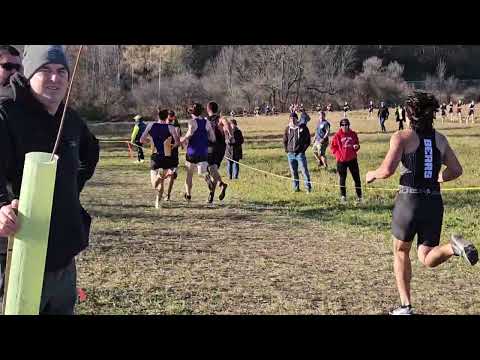 Видео: Колин Фицджеральд, 10 класс, средняя школа Маунт-Маркхэм, чемпионы 3-го этапа, 5 км, 4-й в нашей ...