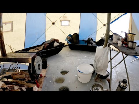 Видео: РЫБАЛКА ПО ПЕРВОМУ ЛЬДУ С НОЧЁВКОЙ В ПАЛАТКЕ В -25.