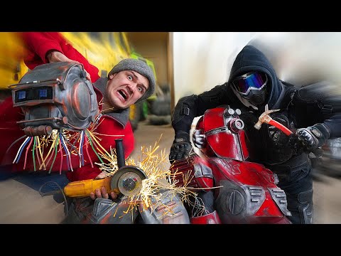 Видео: Чиним роботов с Прыгуном, чтобы победить Киберсолдата!