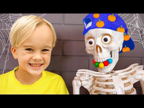 Видео: Крис и история Хэллоуина для детей