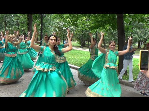 Видео: 2021 07 24 Харинама Gaura Shakti - м. Кузнецкий Мост. Harinama in Moscow (Russia).