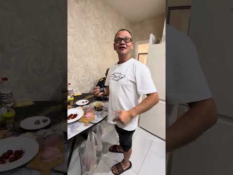 Видео: ГАРДЕЙ и ИВАНЫЧ. Ужин в номере / #волгоград #кино #телеграм #прикол #блогер #automobile #рек 
