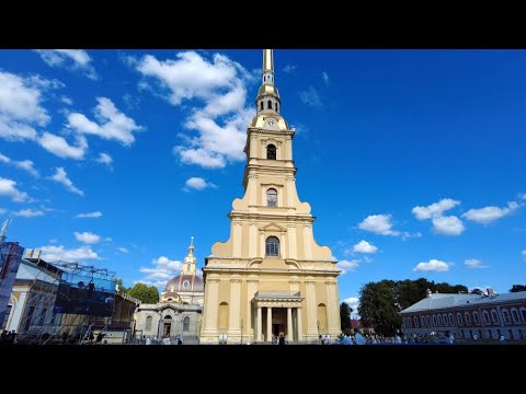 Видео: Санкт-Петербург: Дворцовая площадь, Атланты, Нева и Петропавловская крепость