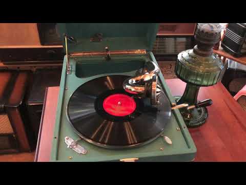 Видео: Патефон ПТ-3 "Московский Патефонный Завод" и песня "Тихая Вода" Павел Гофман