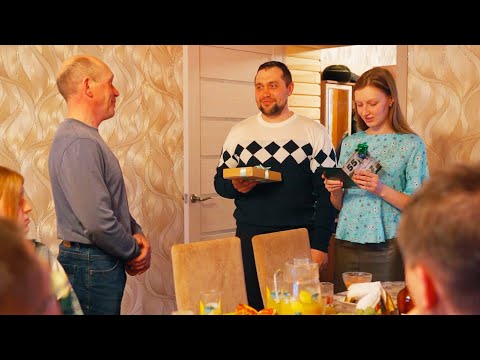 Видео: ПРИЕХАЛИ НА ЮБИЛЕЙ В ДЕРЕВНЮ | ДОМАШНЯЯ ПИЦЦА ИЗ РУССКОЙ ПЕЧИ И ЗАГОТОВКА МАТЕРИАЛА НА СТРОЙКУ