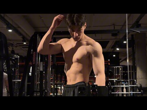 Видео: 18 МИНУТ КАЧАЛКИ С ОДИНОКИМ И ГРУСТНЫМ ПАРНЕМ ( это я )