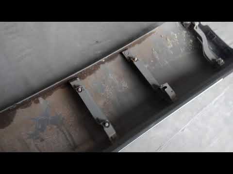 Видео: как снять нижнею накладку крышки багажника Митсубиси Outlander
