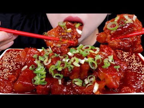 Видео: АСМР ЕДА Коленный хрящ коровы острый Звук еды