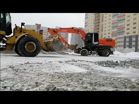 Видео: Разворот на ковше на колёсном экскаваторе , деньги из строительного мусора( Работа на экскаваторе)