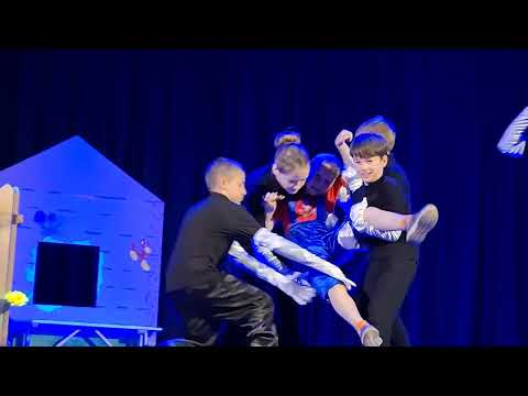 Видео: Спектакль "Гуси Лебеди"