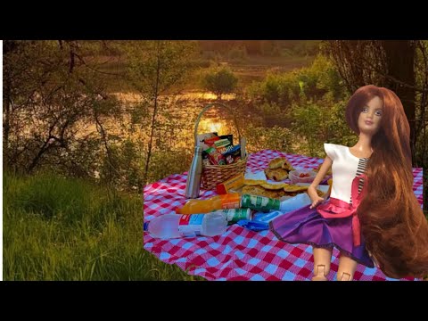 Видео: Я вернулась! Мини история про куклу (простите пожалуйста я не помню имя куклы не уб******) 