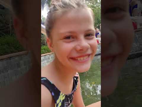 Видео: Бассейн с кусачими рыбками. Хайнань. Термальные источники 