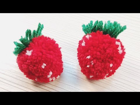 Видео: Аппетитная клубника-помпон из пряжи | How to Make Pom Pom Woolen Strawberry | Woolen Craft