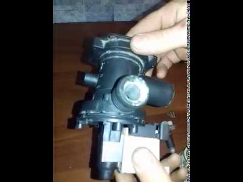 Видео: Насос на стиралке гудит. Но не сливает воду. замена насоса, ремонт.