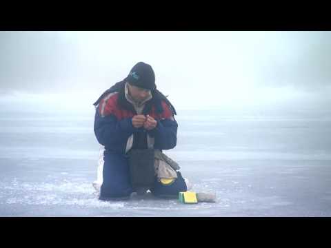 Видео: Зимняя рыбалка с чемпионом. 1 серия