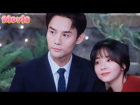 Видео: Девушка за соседним столом хочет добавить CEO, но она дерзко держит его за руку, он краснеет 💕🔥